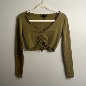 medium, never been worn, ruffled long-sleeve crop top 🫒💚